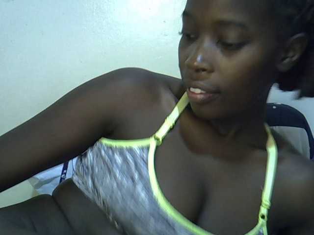 miss-vibes live cam on BongaCams