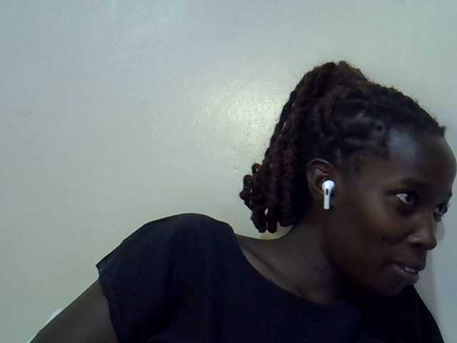 miss-vibes live cam on BongaCams