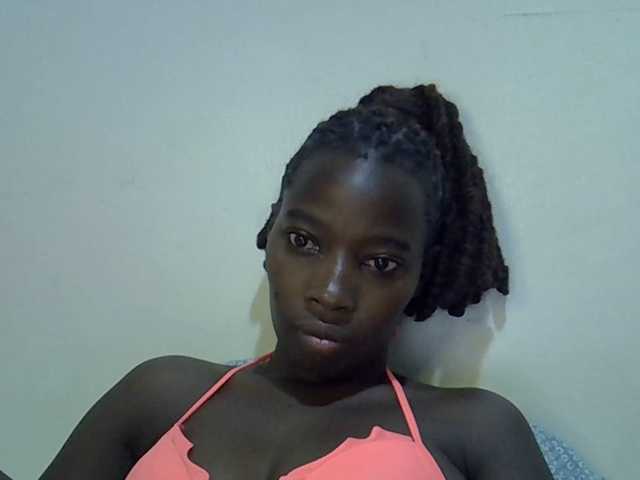 miss-vibes live cam on BongaCams