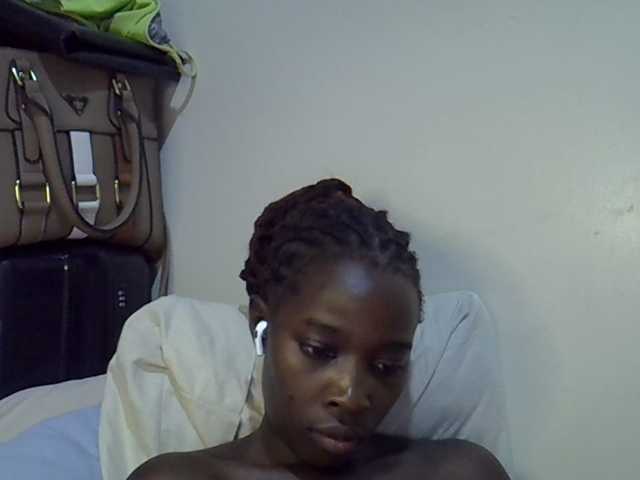 miss-vibes live cam on BongaCams
