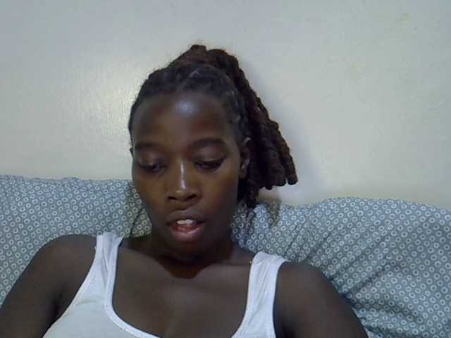 miss-vibes live cam on BongaCams