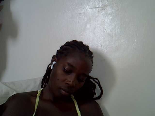miss-vibes live cam on BongaCams