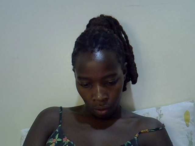 miss-vibes live cam on BongaCams