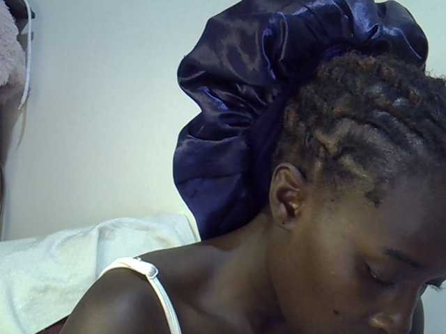 miss-vibes live cam on BongaCams