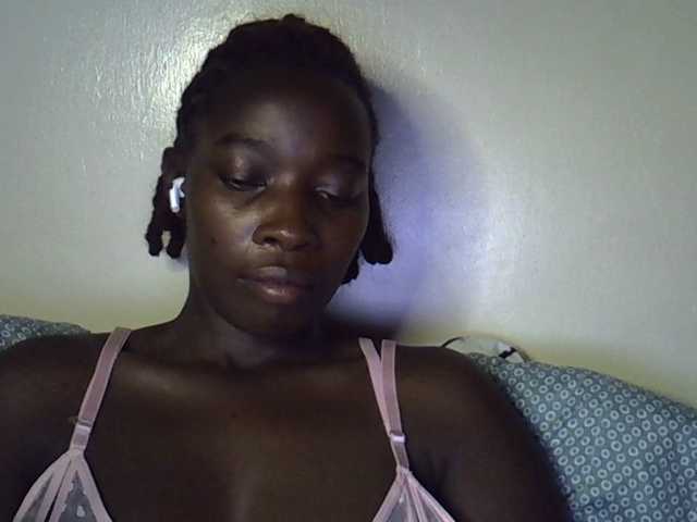 miss-vibes live cam on BongaCams