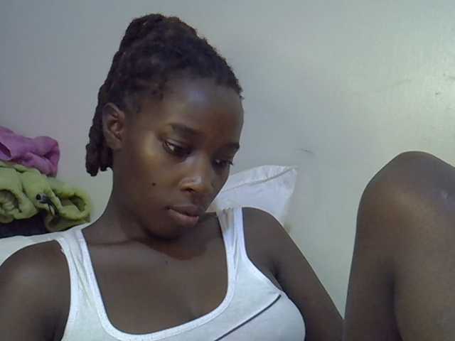 miss-vibes live cam on BongaCams