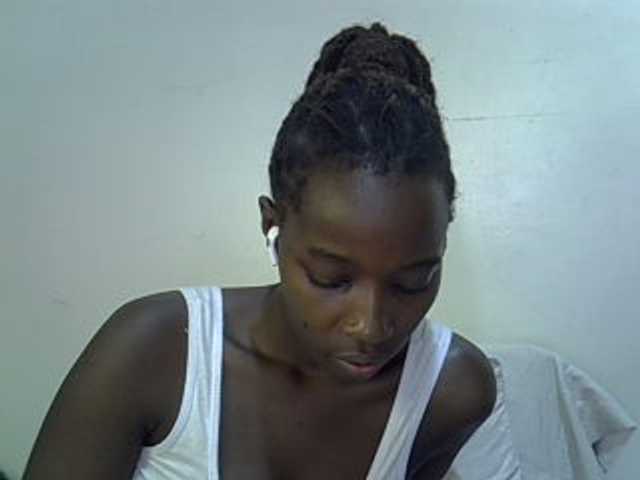 miss-vibes live cam on BongaCams