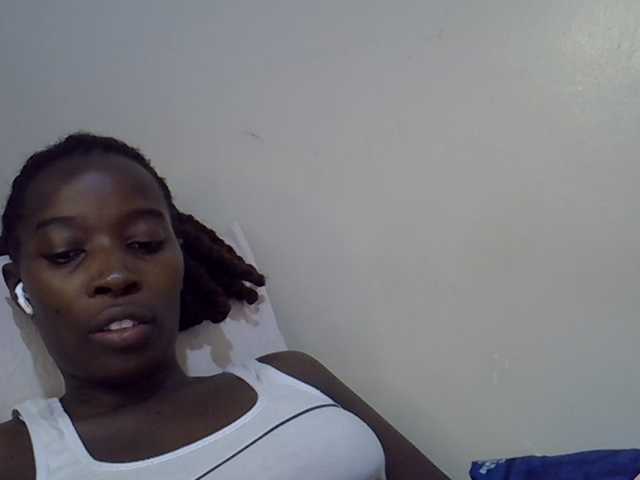 miss-vibes live cam on BongaCams