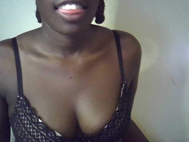miss-vibes live cam on BongaCams