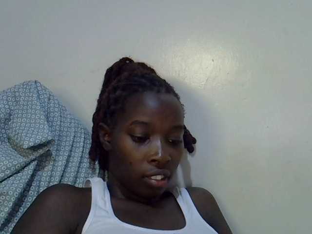 miss-vibes live cam on BongaCams