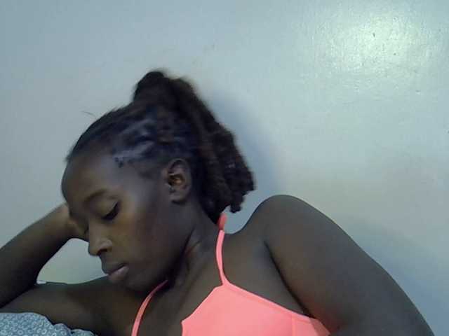 miss-vibes live cam on BongaCams