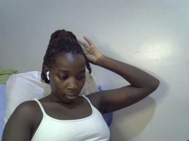 miss-vibes live cam on BongaCams