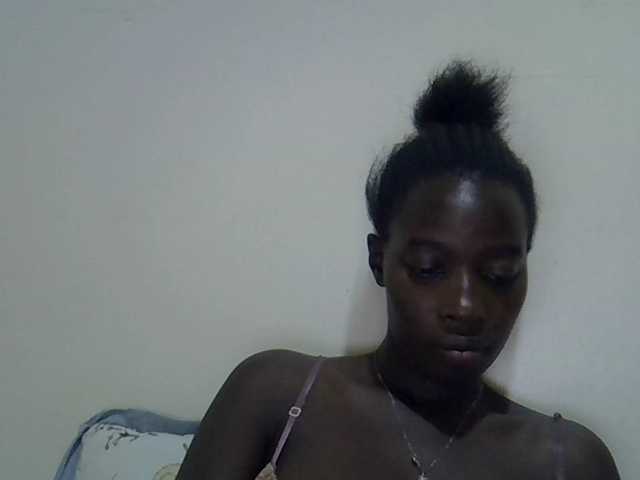 miss-vibes live cam on BongaCams