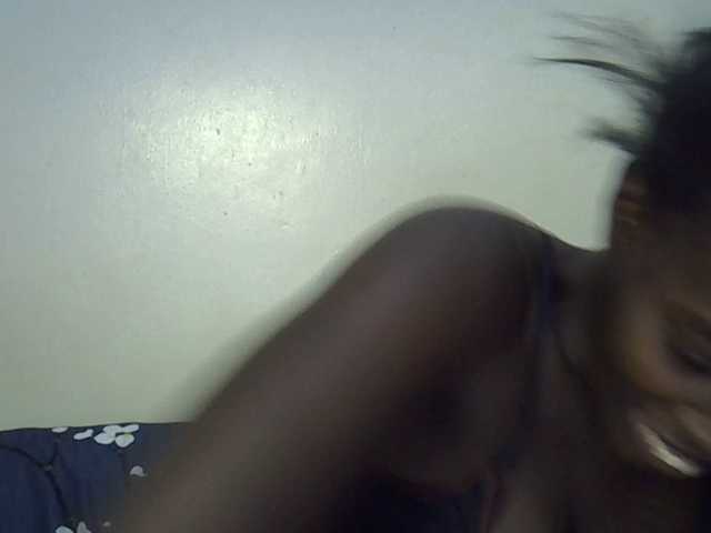 miss-vibes live cam on BongaCams