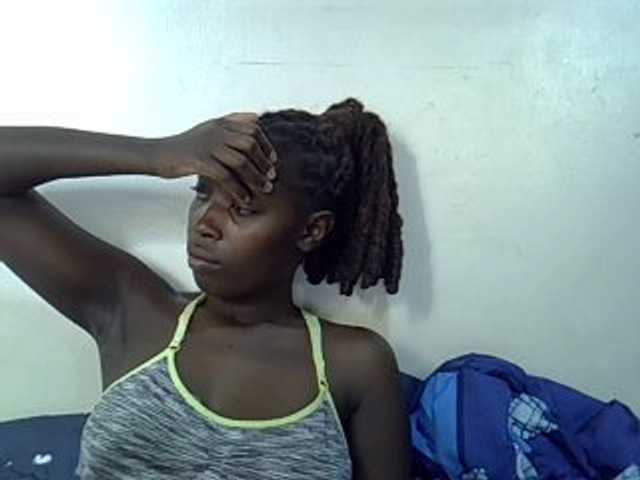 miss-vibes — live female cam