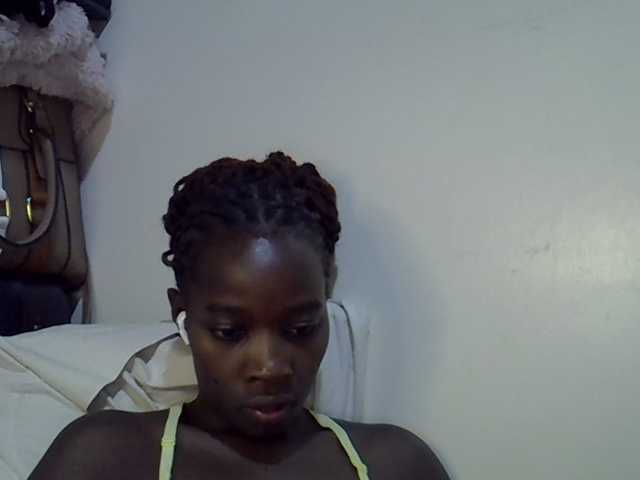 miss-vibes live cam on BongaCams