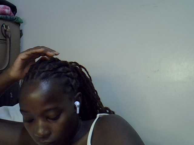 miss-vibes live cam on BongaCams