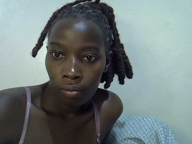 miss-vibes live cam on BongaCams