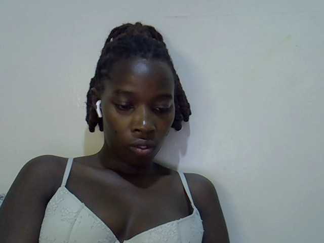 miss-vibes live cam on BongaCams