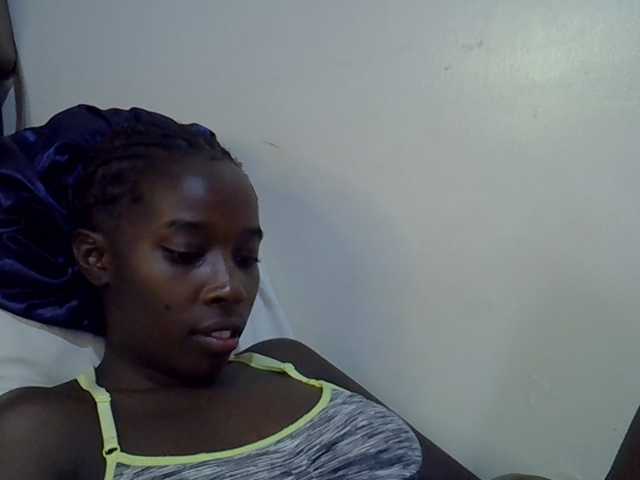 miss-vibes live cam on BongaCams