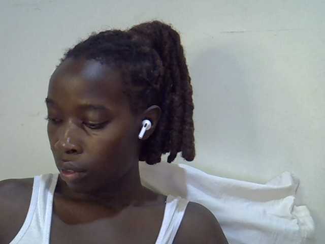 miss-vibes live cam on BongaCams