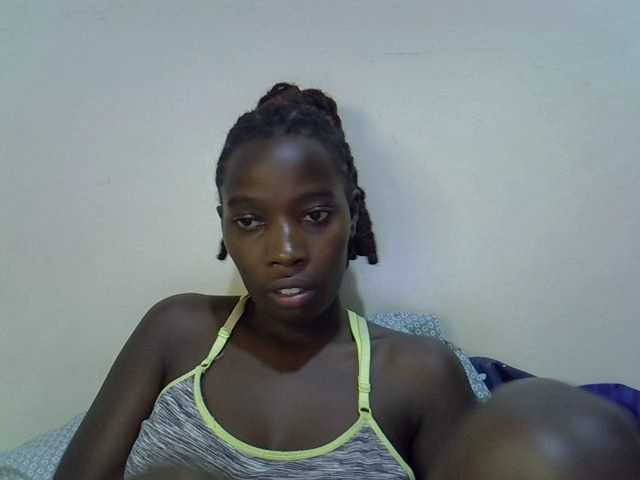 miss-vibes live cam on BongaCams