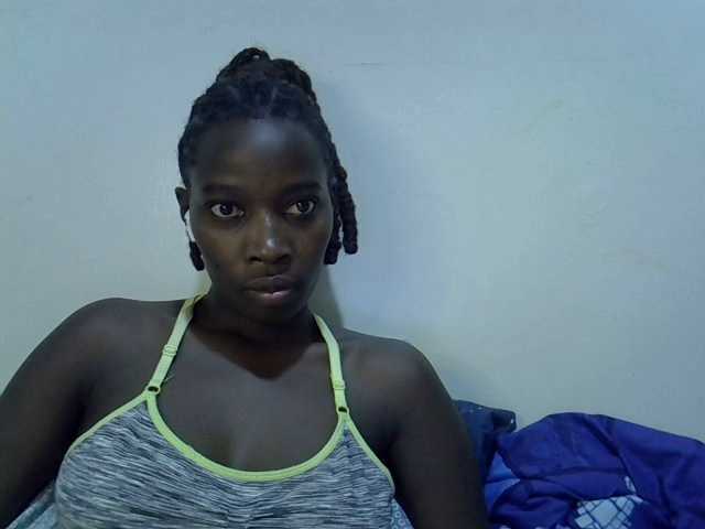 miss-vibes live cam on BongaCams
