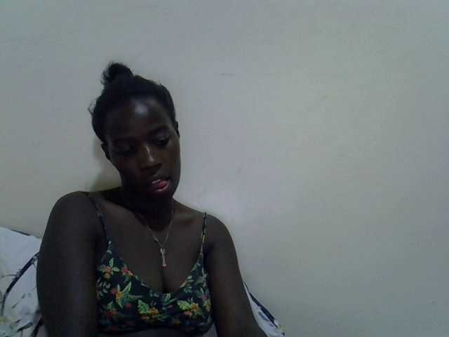 miss-vibes live cam on BongaCams