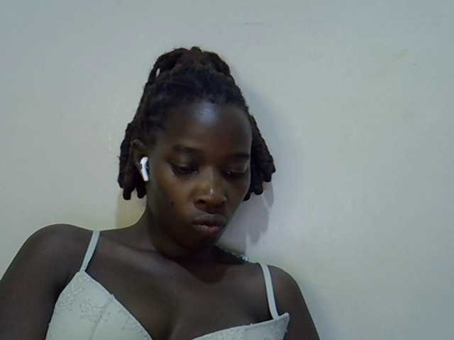 miss-vibes live cam on BongaCams