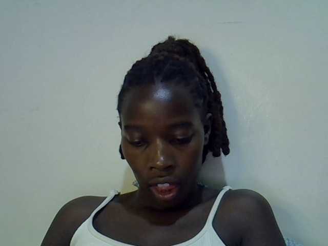 miss-vibes live cam on BongaCams
