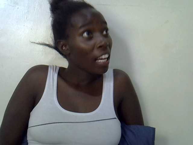 miss-vibes live cam on BongaCams