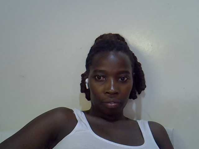 miss-vibes live cam on BongaCams