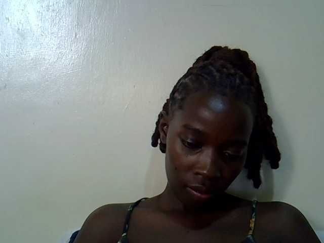 miss-vibes live cam on BongaCams