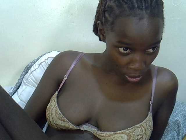 miss-vibes live cam on BongaCams