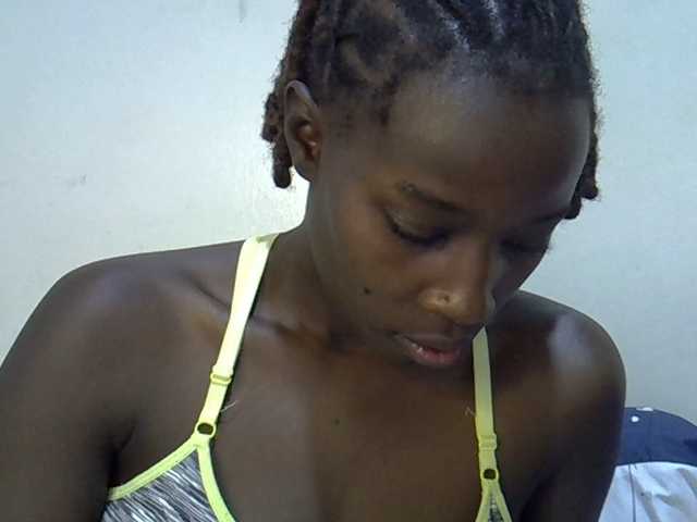 miss-vibes live cam on BongaCams