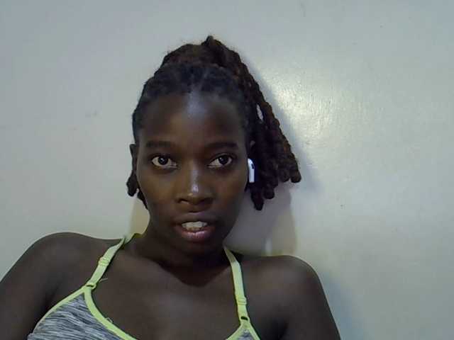 miss-vibes live cam on BongaCams