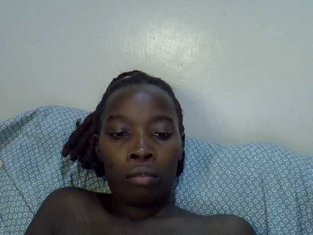 miss-vibes live cam on BongaCams