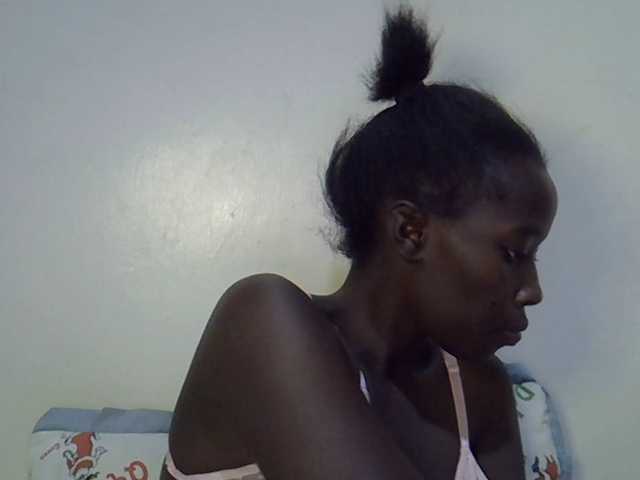 miss-vibes live cam on BongaCams