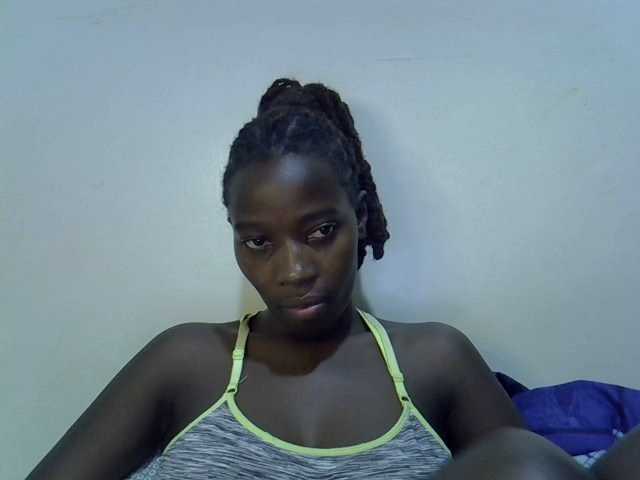 miss-vibes live cam on BongaCams