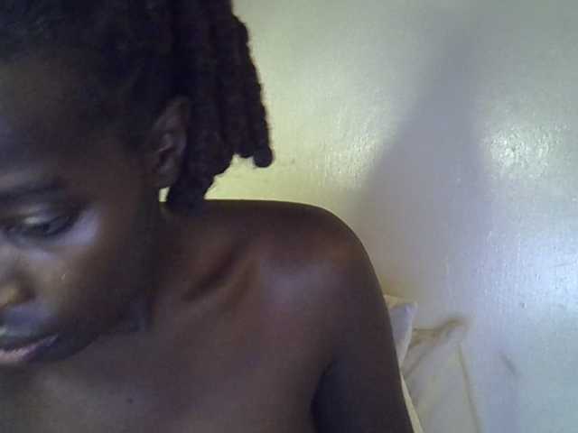 miss-vibes live cam on BongaCams