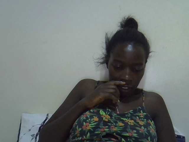 miss-vibes live cam on BongaCams