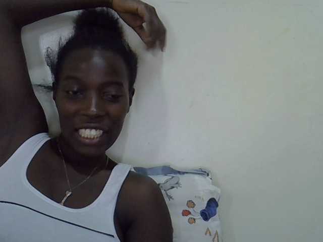 miss-vibes live cam on BongaCams