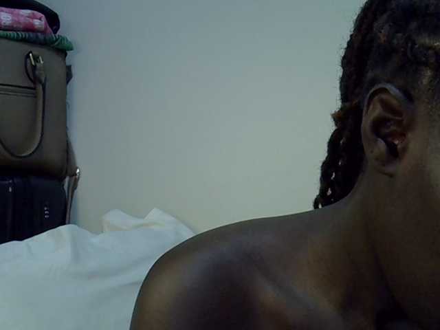 miss-vibes live cam on BongaCams