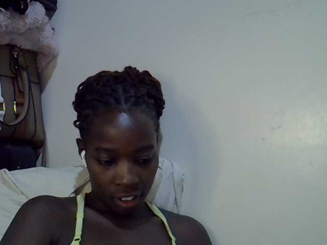 miss-vibes live cam on BongaCams