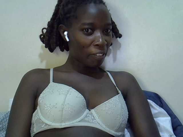 miss-vibes live cam on BongaCams