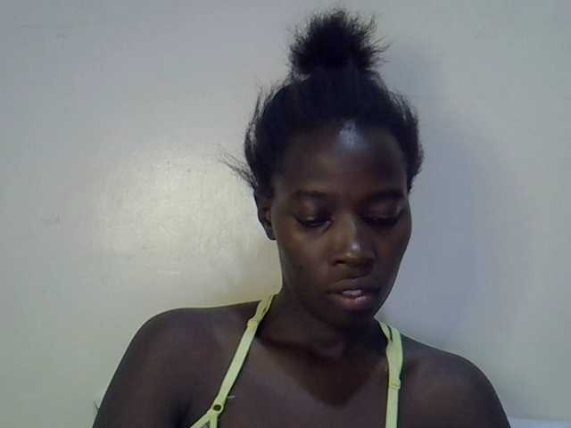 miss-vibes live cam on BongaCams