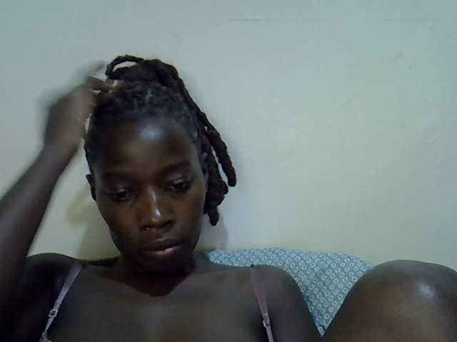miss-vibes live cam on BongaCams