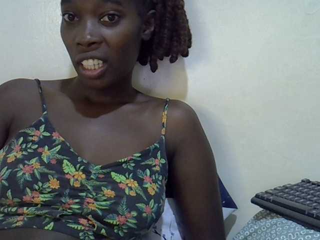 miss-vibes live cam on BongaCams