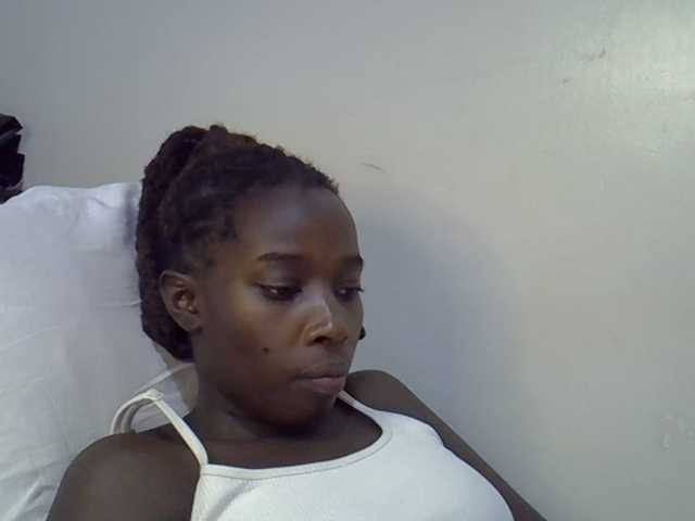 miss-vibes live cam on BongaCams