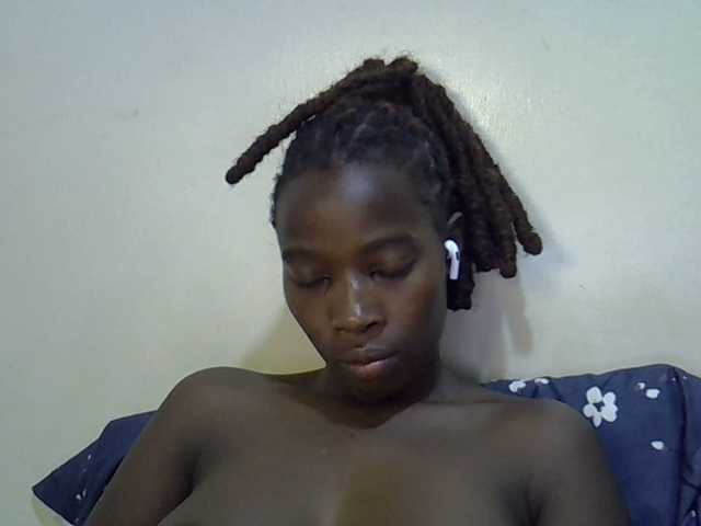 miss-vibes live cam on BongaCams